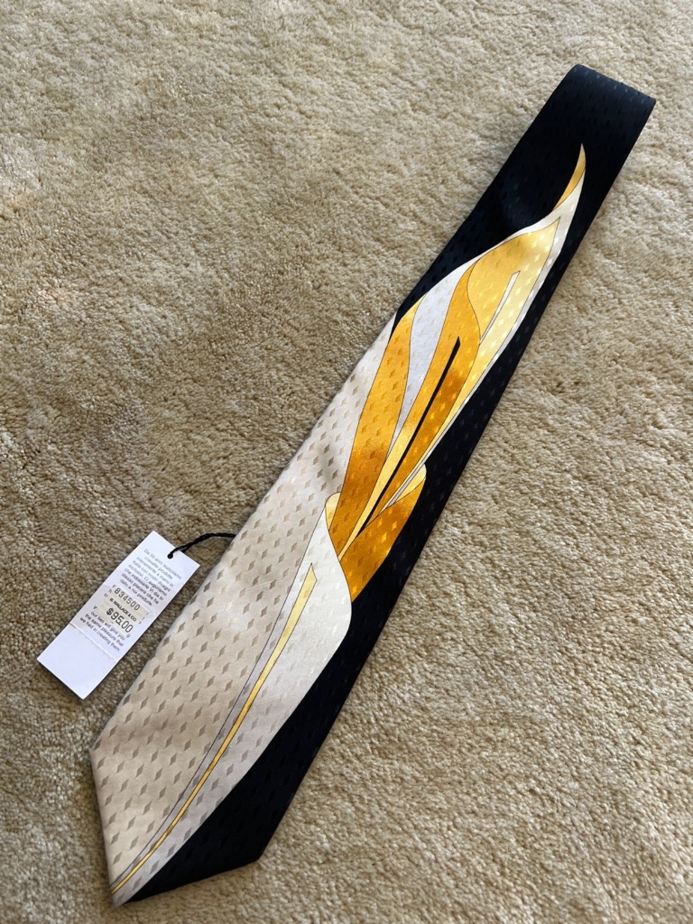 VITALIANO PANCALDI – MADE IN ITALY
100% SILK – LUXURY DESIGNER TIE
Gold • Black